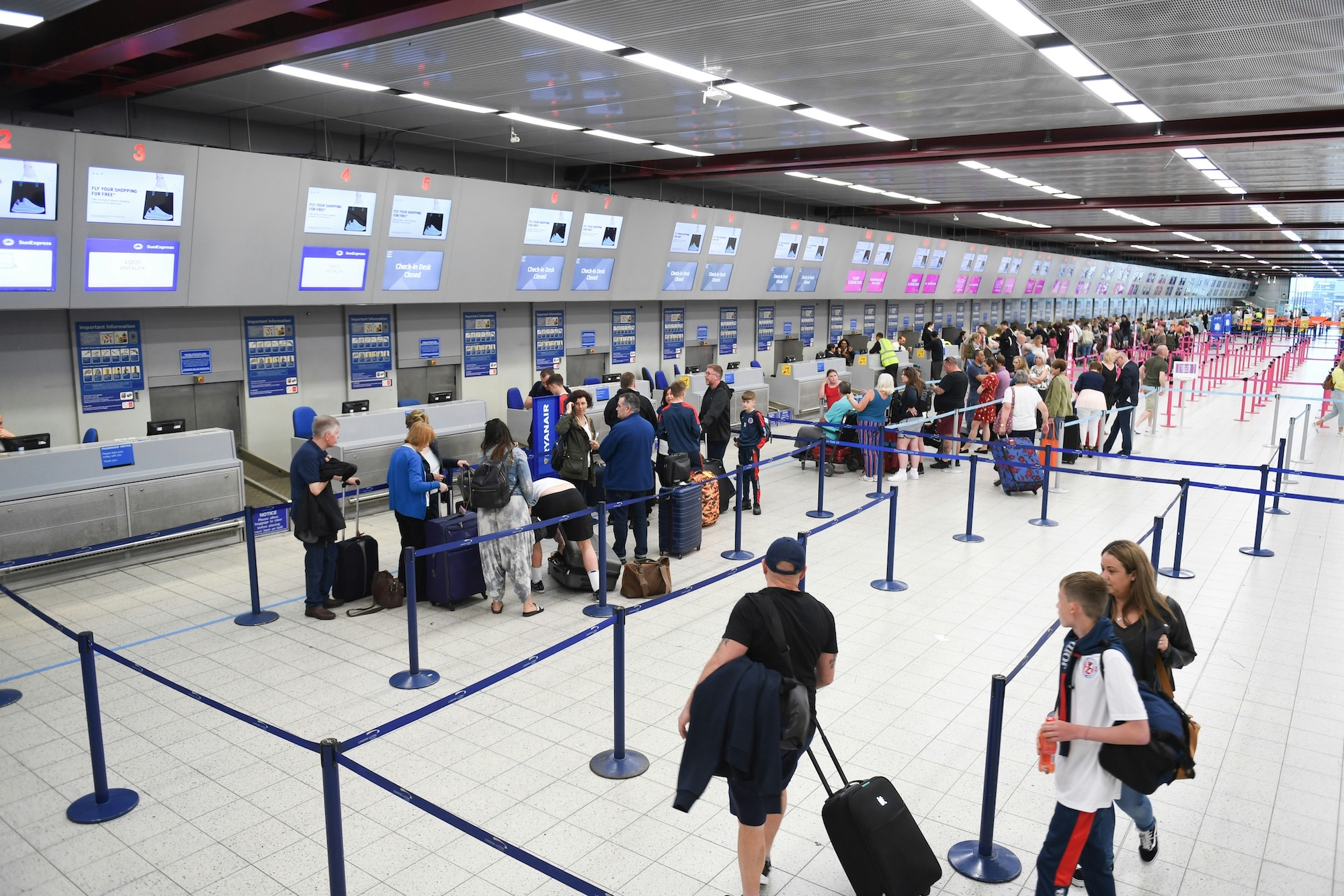 phil-mosley-airport-unsplash