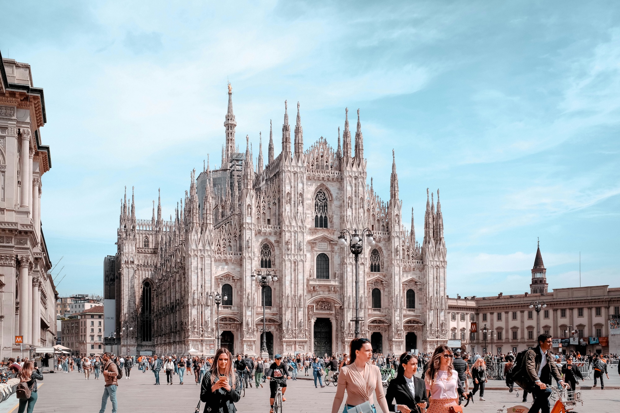 zach-rowlandson-Milano-estate-unsplash