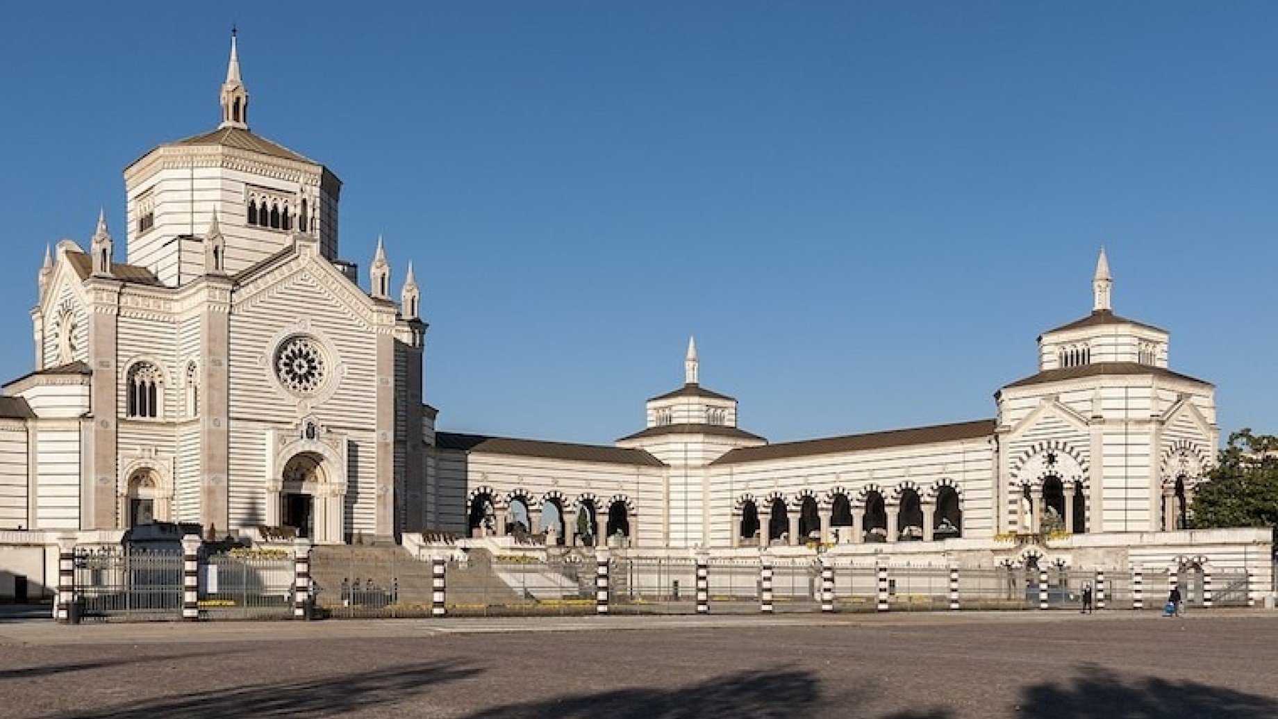 1200px-16-11-30_cimitero_monumentale_milano_rr2_7584