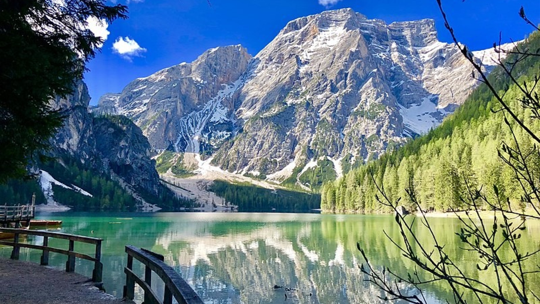 800pxlago_di_braies_a_maggio