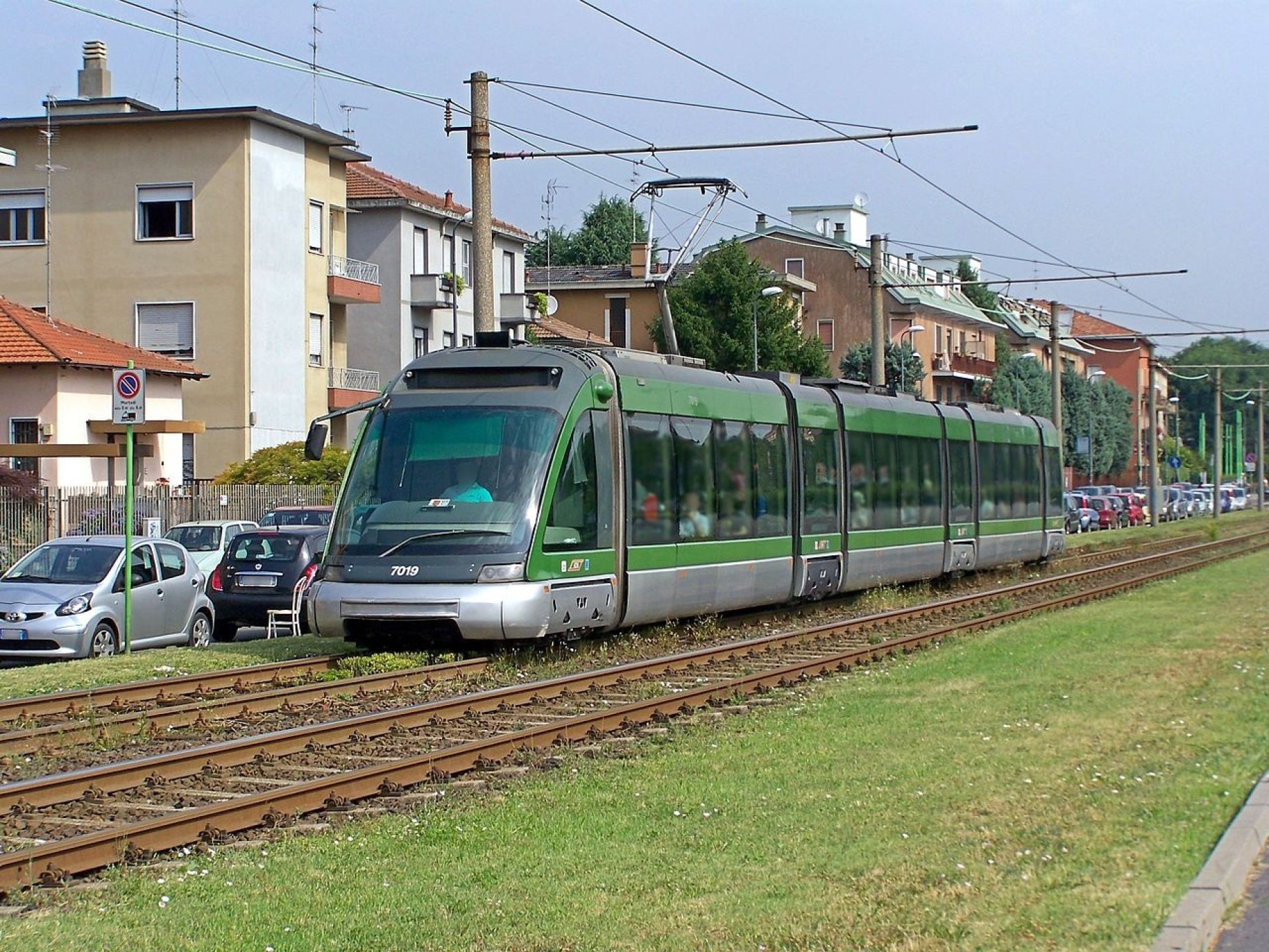 atm_eurotram_7019_via_dei_missaglia_20130709.jpg