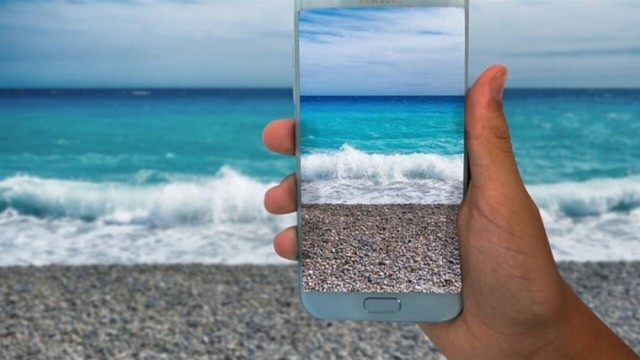cellulare-mare-smartphone-estate-spiaggia-_760x430