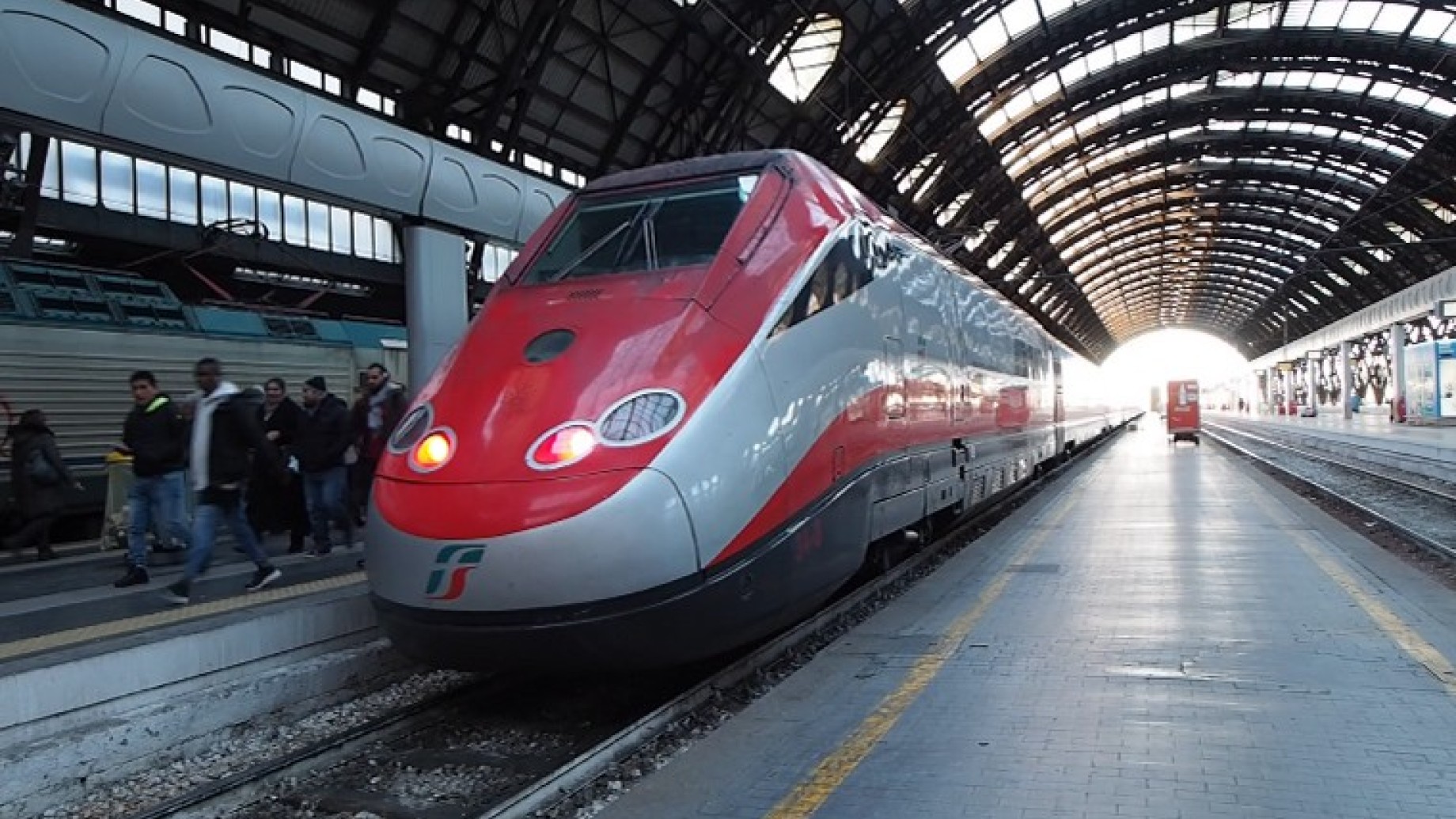 cover-frecciarossa-milano-stazione