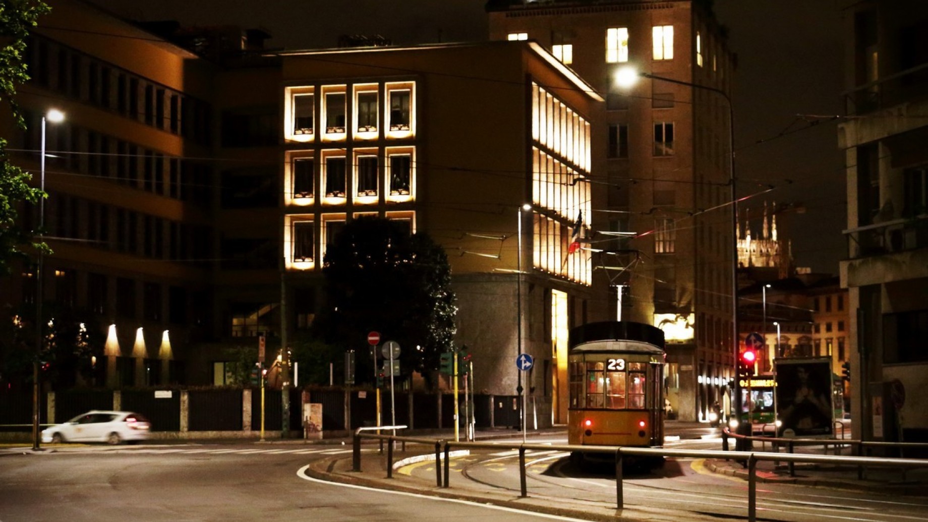 milano__corso_di_porta_vittoria__tram__notte