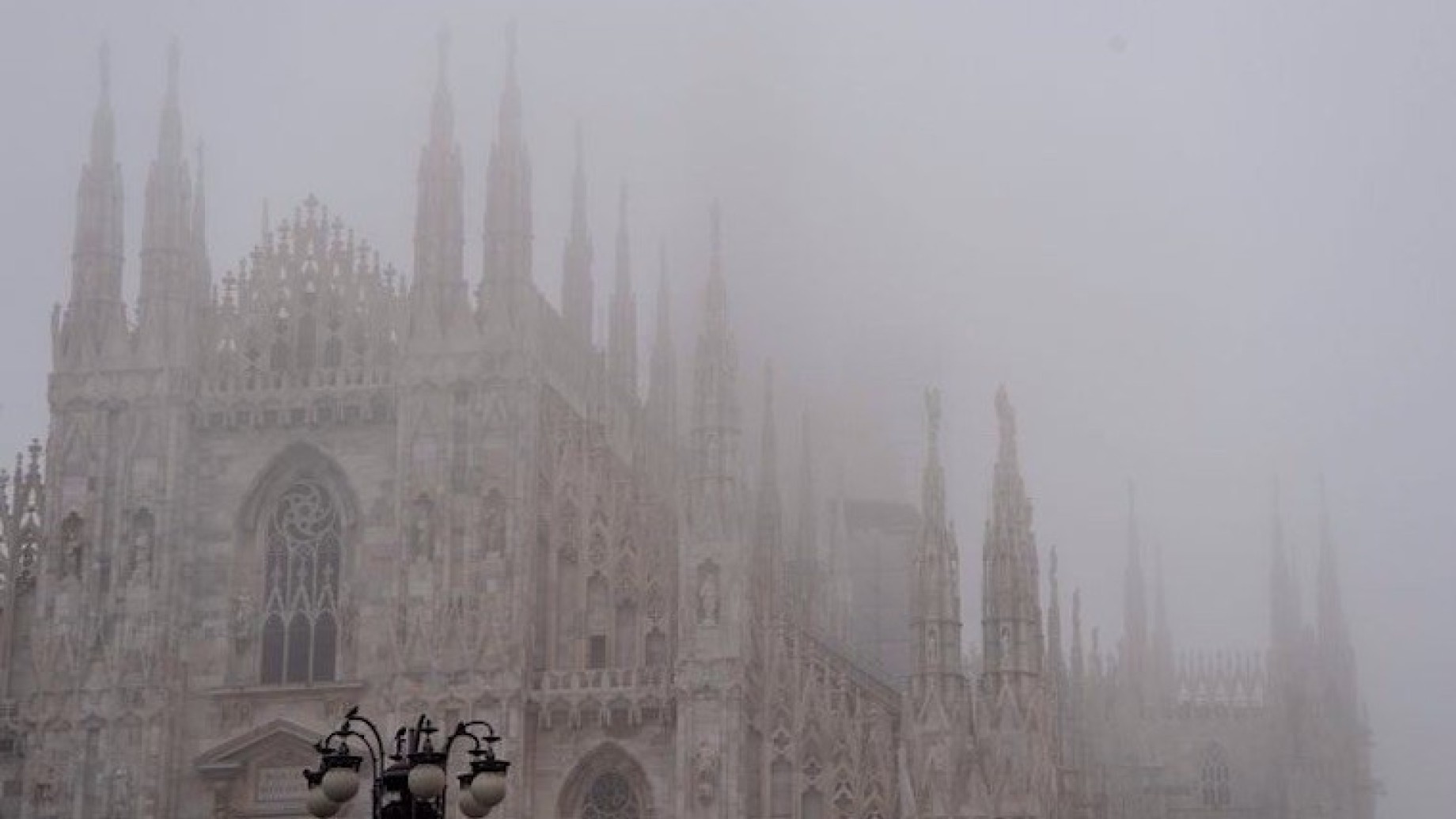 nebbia-duomo-milano