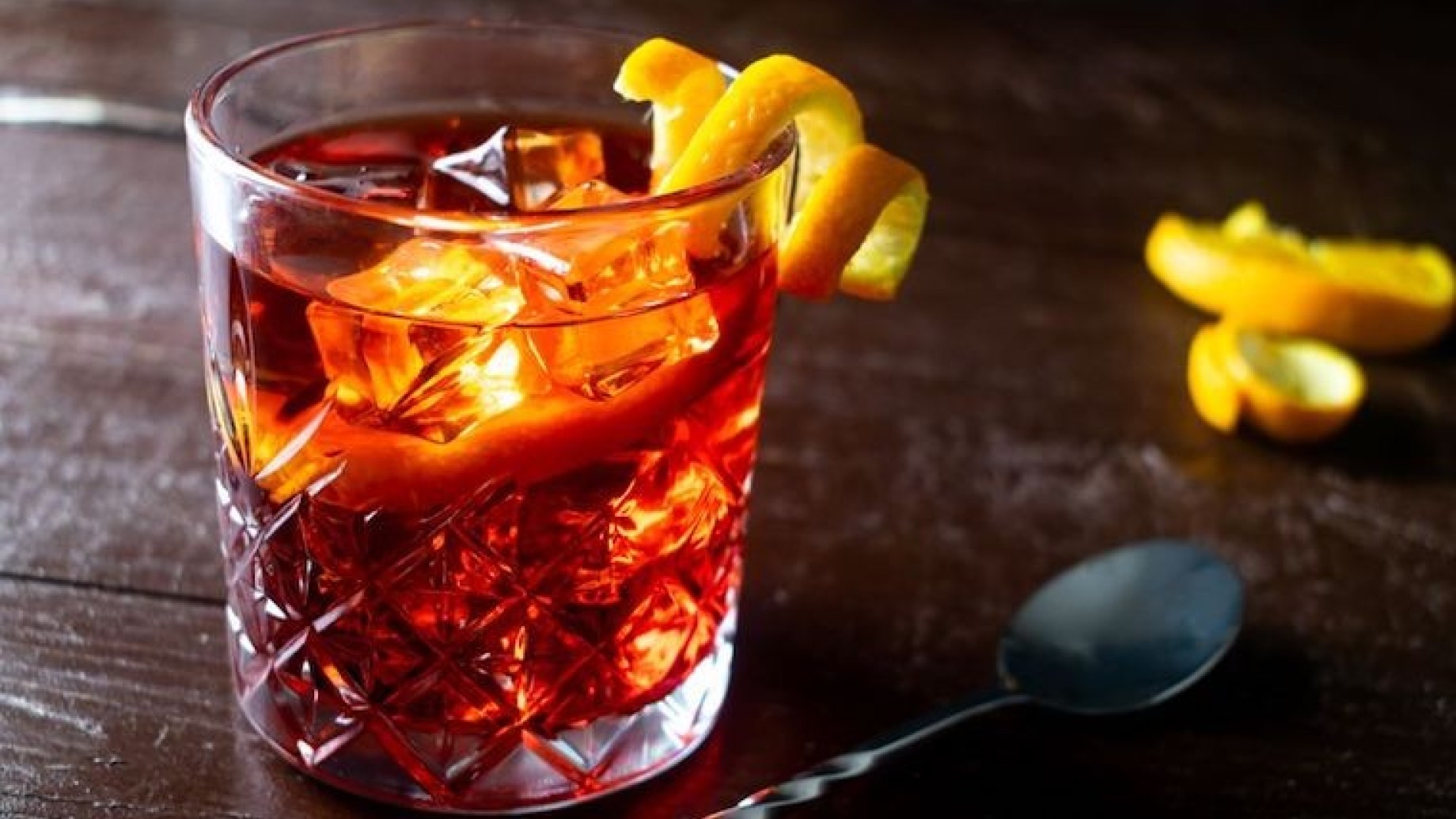 negroni-cocktail-recipe-759327-6-5b3f965b46e0fb00364f8d61