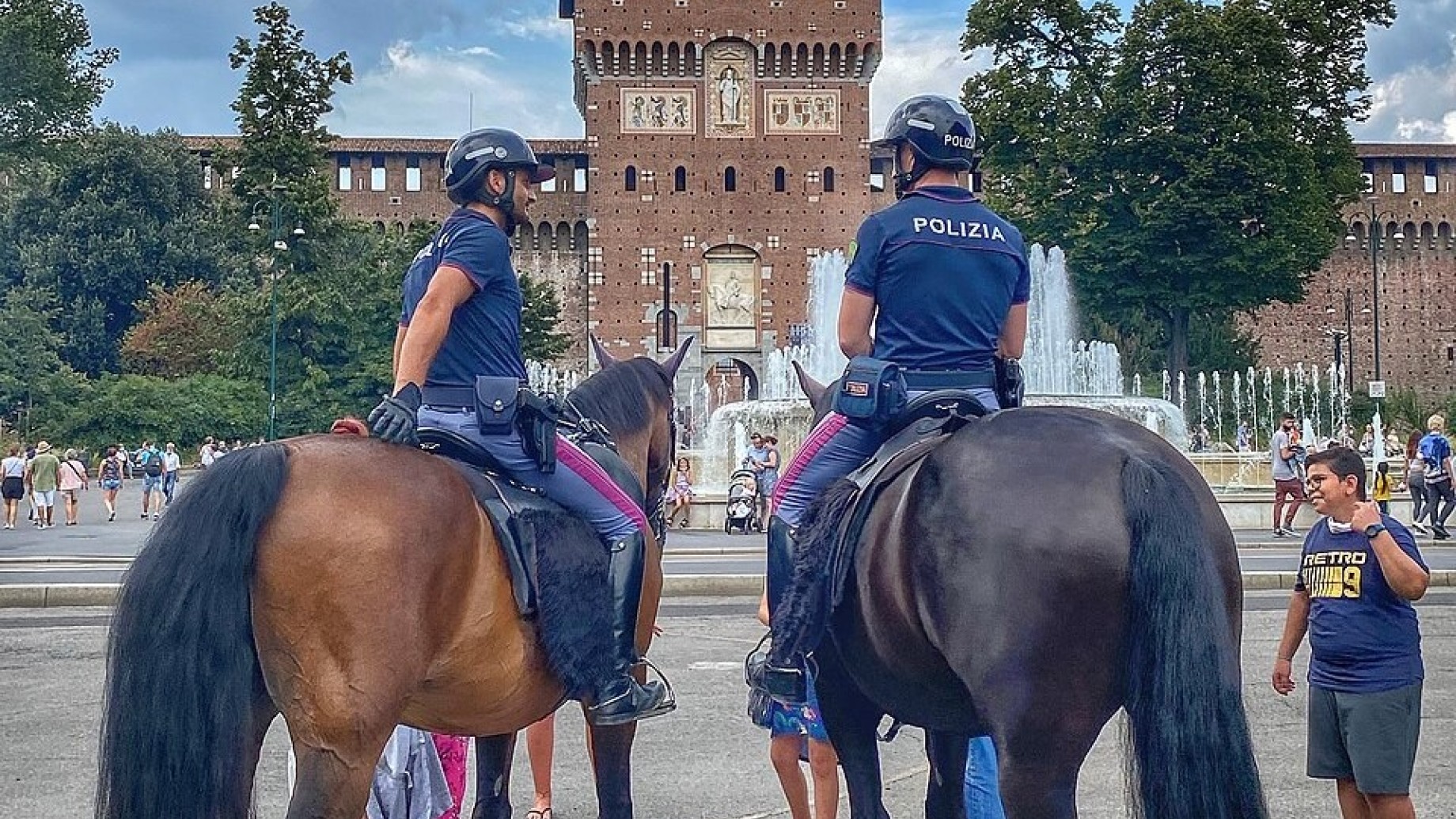 piazza_castello_polizia_a_cavallo